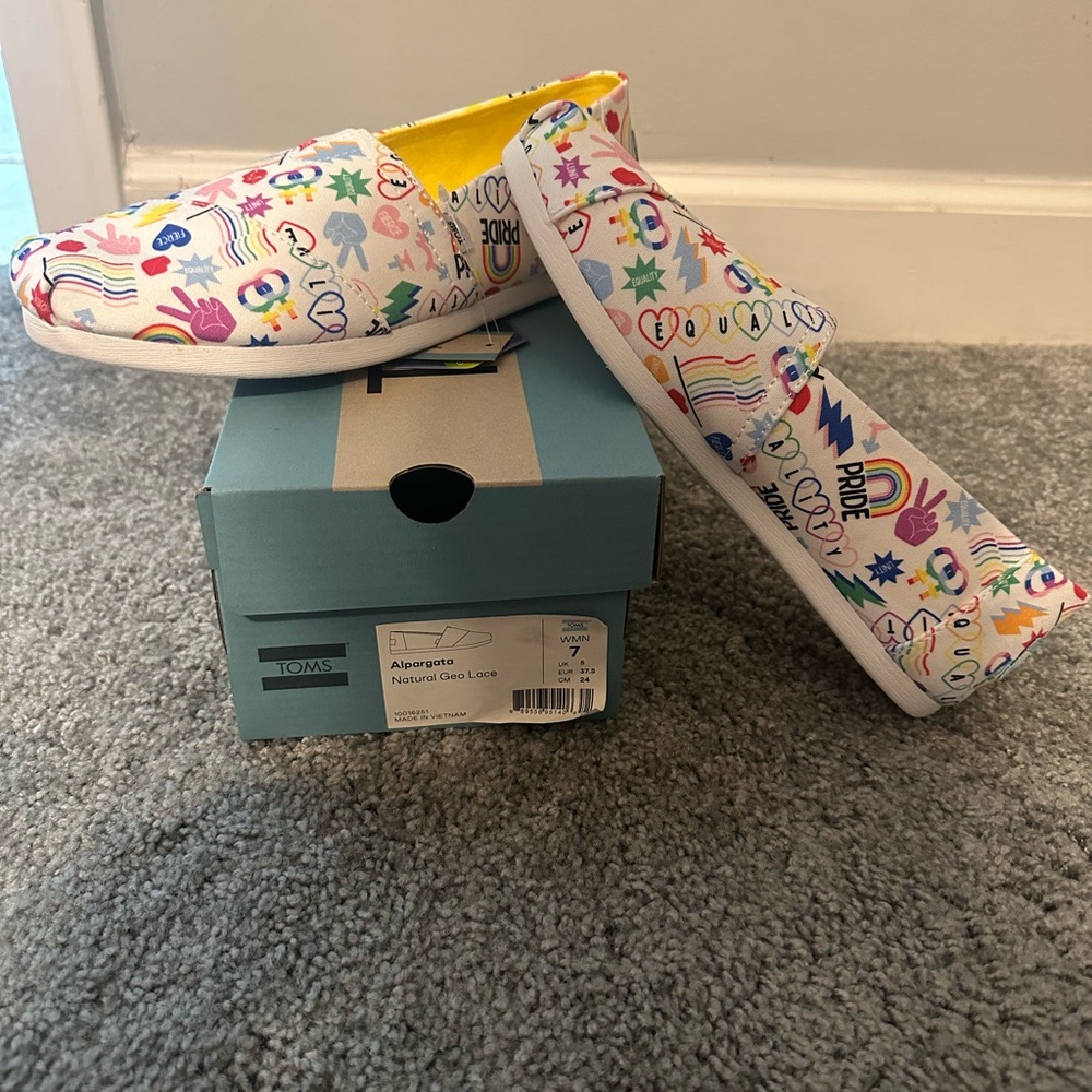 TOMS pride Graphic Moccasins